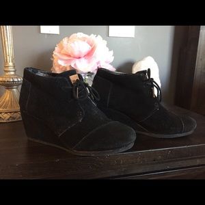 Toms Black Suede Dessert Botties